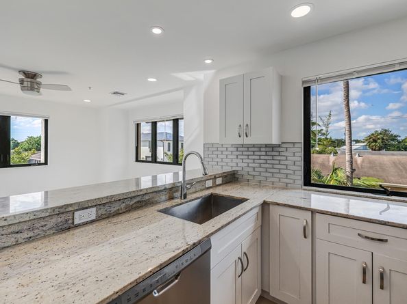 456 NW 41st St, Oakland Park FL 33309