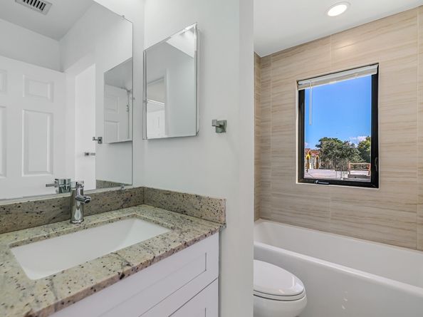 456 NW 41st St, Oakland Park FL 33309