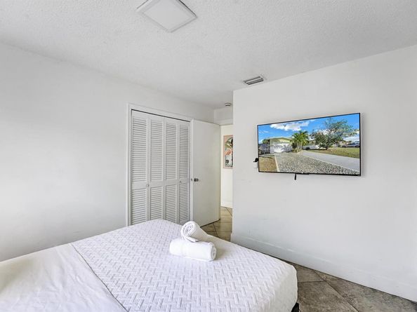 6481 Kimberly Blvd, North Lauderdale FL 33068