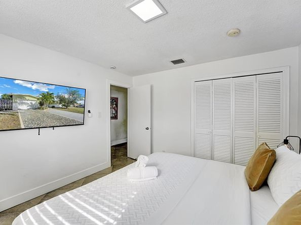 6481 Kimberly Blvd, North Lauderdale FL 33068