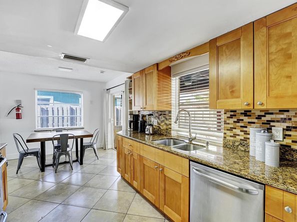 6481 Kimberly Blvd, North Lauderdale FL 33068