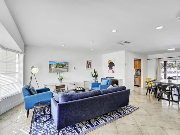 6481 Kimberly Blvd, North Lauderdale FL 33068