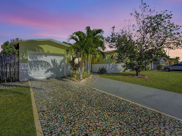 6481 Kimberly Blvd, North Lauderdale FL 33068