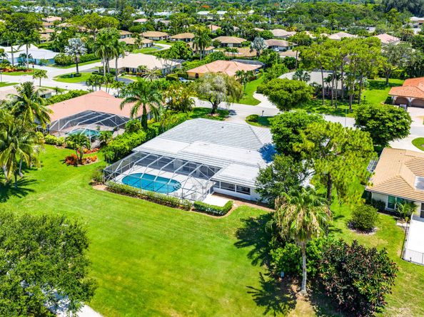 489 S Country Club Drive, Atlantis FL 33462