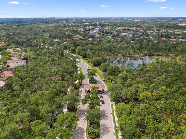 226 Evergrene Parkway 21C, Palm Beach Gardens FL 33410