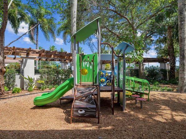 226 Evergrene Parkway 21C, Palm Beach Gardens FL 33410