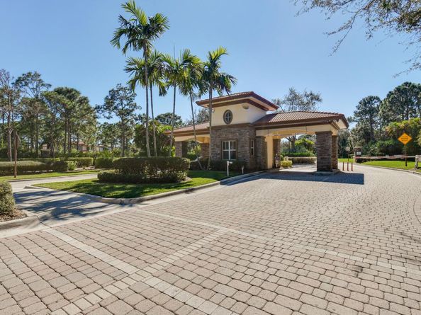 226 Evergrene Parkway 21C, Palm Beach Gardens FL 33410