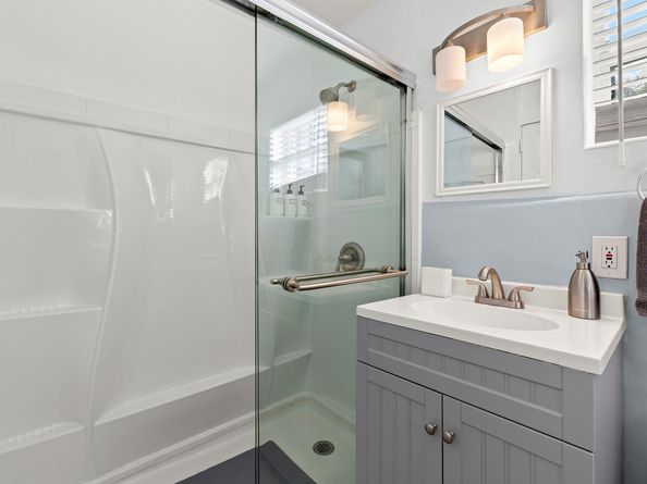 413-415 SE 23rd St, Fort Lauderdale FL 33316