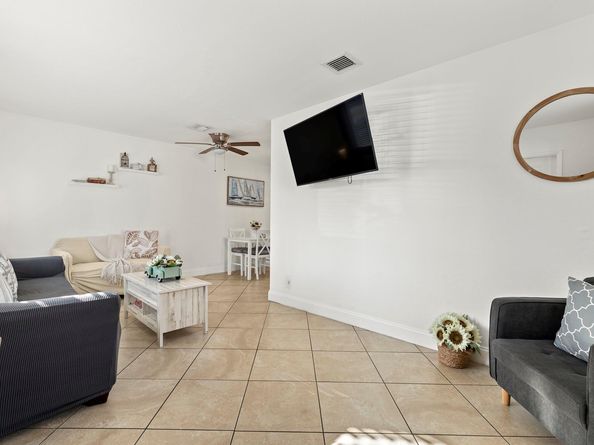 413-415 SE 23rd St, Fort Lauderdale FL 33316