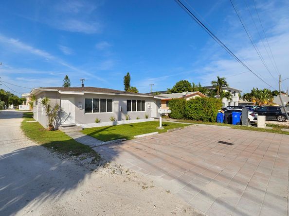 413-415 SE 23rd St, Fort Lauderdale FL 33316