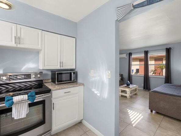 413-415 SE 23rd St, Fort Lauderdale FL 33316