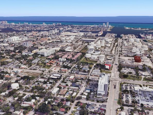 413-415 SE 23rd St, Fort Lauderdale FL 33316