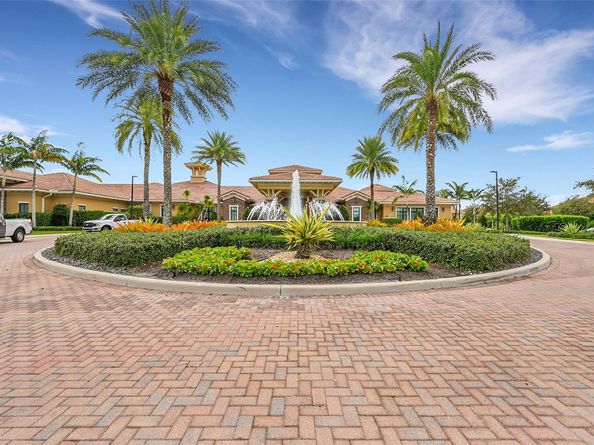 9375 Cantal Cir, Pompano Beach FL 33076