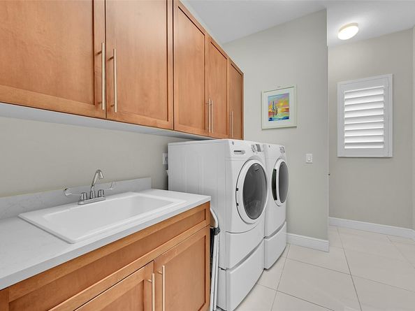 9375 Cantal Cir, Pompano Beach FL 33076