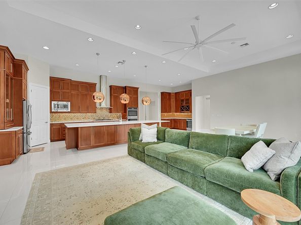 9375 Cantal Cir, Pompano Beach FL 33076