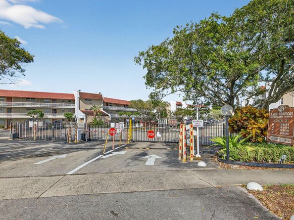 3776 Inverrary Boulevard 306r, Lauderhill FL 33319