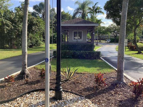 4765 S Hemingway Cir 68, Margate FL 33063