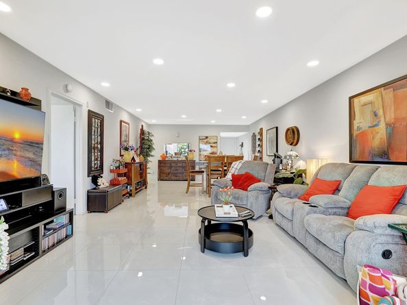 1401 SW 128th Ter 406H, Pembroke Pines FL 33027