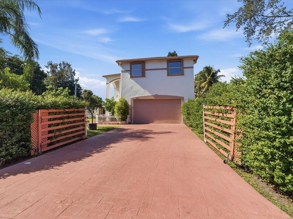2151 NW 121st Avenue, Plantation FL 33323