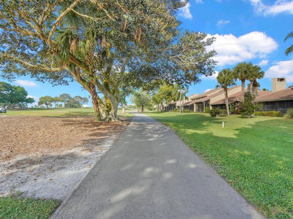 277 Old Meadow Way, Palm Beach Gardens FL 33418