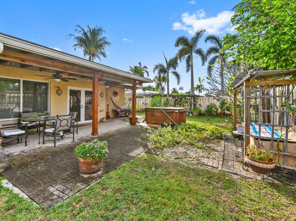 1121 SE 14th Court, Deerfield Beach FL 33441