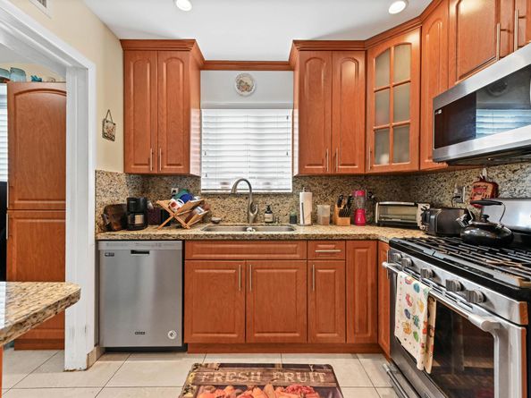 1121 SE 14th Court, Deerfield Beach FL 33441