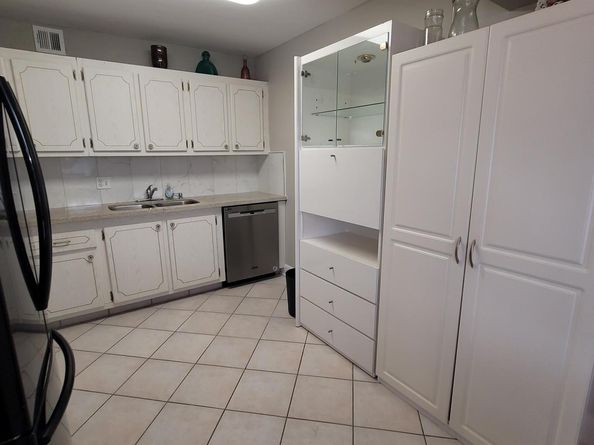 35 Somerset B, West Palm Beach FL 33417