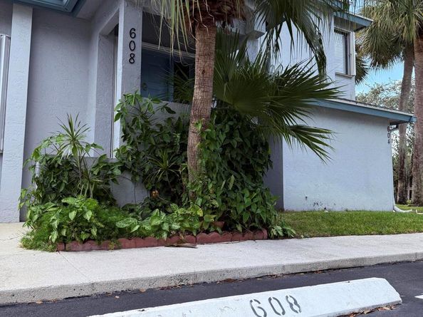 608 Harbour Pointe Way, Greenacres FL 33413