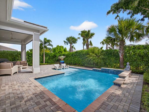 10050 Regency Way, Palm Beach Gardens FL 33412