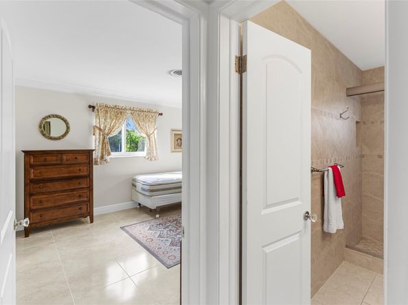7237 E Tropical Way, Plantation FL 33317