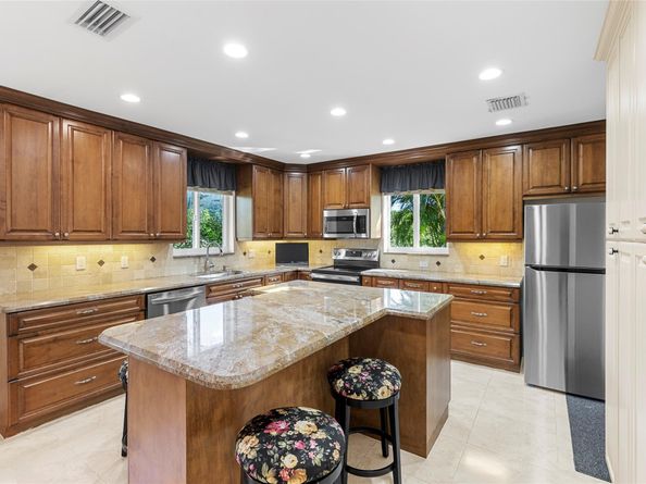 7237 E Tropical Way, Plantation FL 33317
