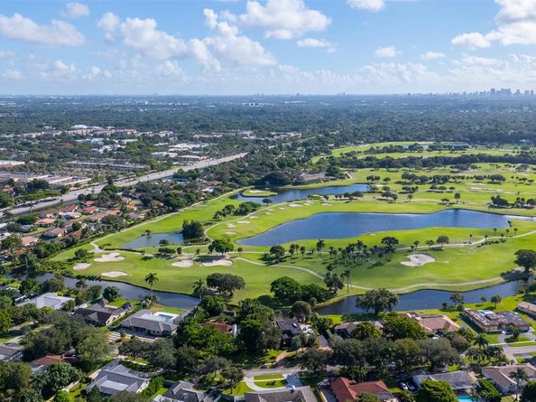 7237 E Tropical Way, Plantation FL 33317
