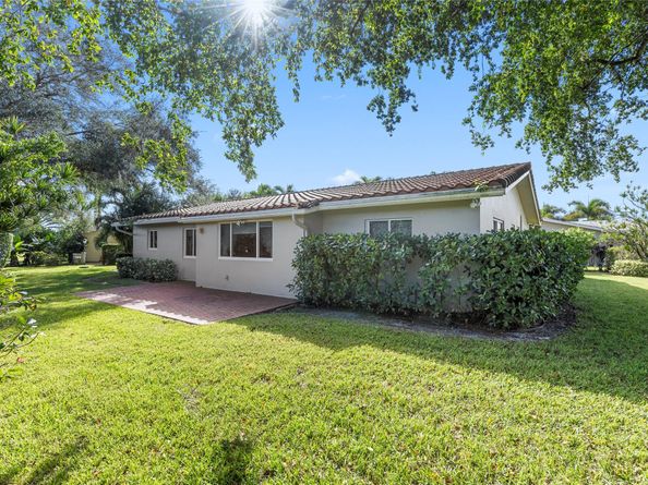 7237 E Tropical Way, Plantation FL 33317