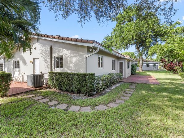 7237 E Tropical Way, Plantation FL 33317