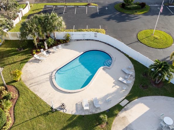 7237 E Tropical Way, Plantation FL 33317