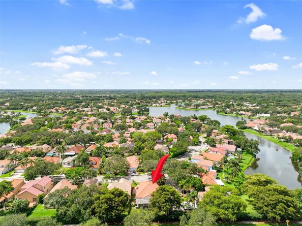 2687 Oak Park Cir, Davie FL 33328