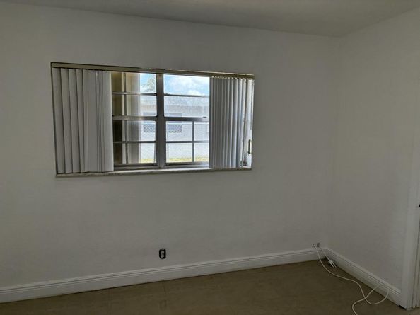 1471 NW 22nd St, Fort Lauderdale FL 33311