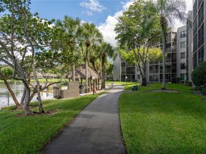 1101 Colony Point Cir 220, Pembroke Pines FL 33026