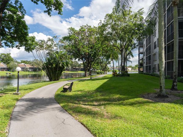 1101 Colony Point Cir 220, Pembroke Pines FL 33026