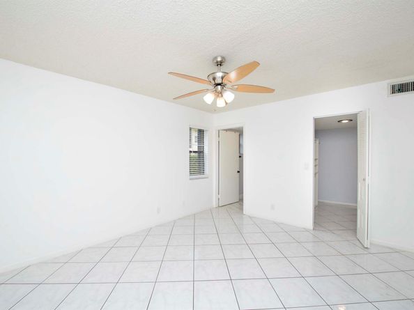 4689 Lucerne Lakes E Boulevard E 106, Lake Worth FL 33467