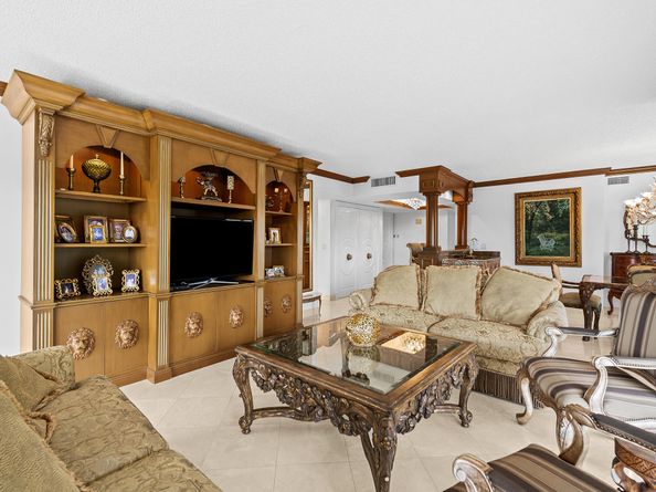901 E Camino Real Drive 4d, Boca Raton FL 33432
