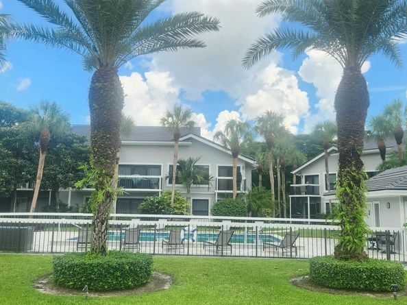 11863 Wimbledon Circle 416, Wellington FL 33414