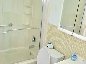 121 Golden Isles Dr 904, Hallandale Beach FL 33009