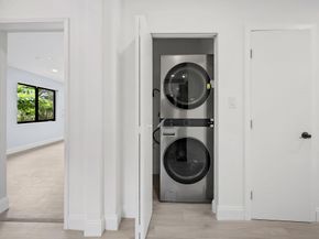 699 NE 40th St, Oakland Park FL 33334