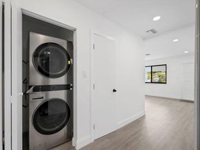 699 NE 40th St, Oakland Park FL 33334