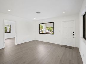 699 NE 40th St, Oakland Park FL 33334