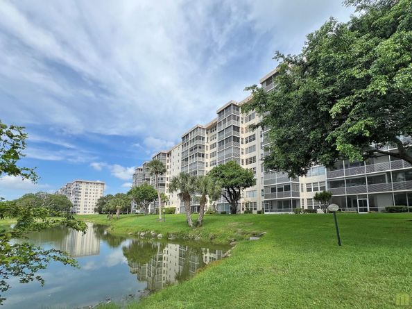 3510 Oaks Way 601, Pompano Beach FL 33069