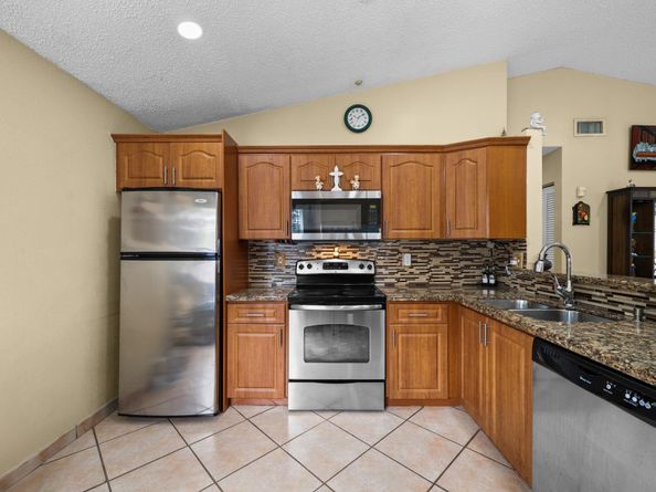 681 NW 172nd Ter, Pembroke Pines FL 33029