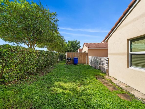 681 NW 172nd Ter, Pembroke Pines FL 33029