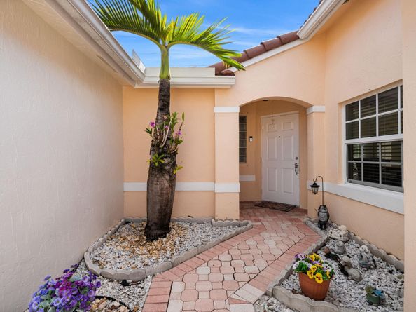 681 NW 172nd Ter, Pembroke Pines FL 33029